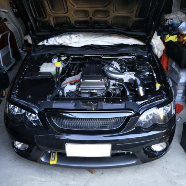 ANTZ-BAINTAKEBOX $199.9 ANTZ Turbo Side Airbox Cover – Stealth Black Suits Ford Falcon BA BF $199.9 Air box is mounted on drivers side where the factory battery is located, it is designed to cover a 4″ inch air intake. KIT INCLUDES: 1 x Air box powder coated satin black in 2mm alloy (two pieces) 1 x Assembling screws --Air box is mounted on drivers side where the factory battery is located, it is designed to cover a 4″ inch air intake. This airbox can also fit larger turbo’s as seen in photo. Fitting guide